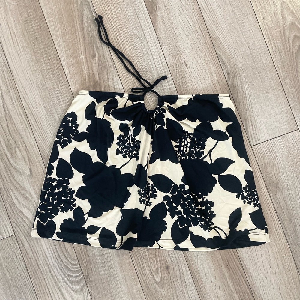 Robin Piccone Black and cream tie front floral mini skirt size Large
